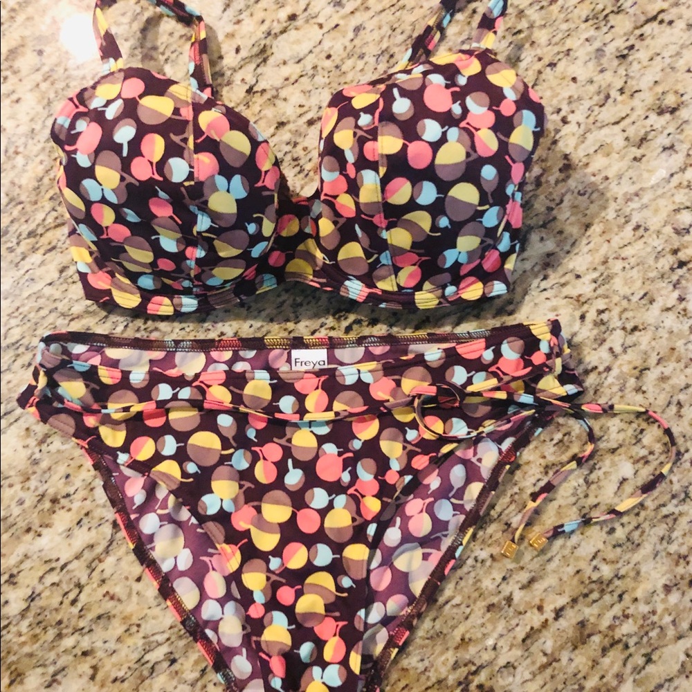 Freya bikini. Worn twice. Top is 32F bottom medium